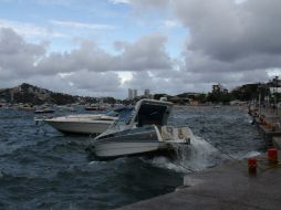 El oleaje en las costas de Guerrero puede llegar hasta los tres metros de altura, lo mismo que en Chiapas y Oaxaca. EFE / F. Meza