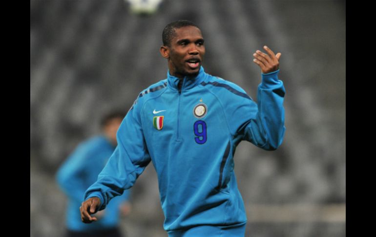 Eto'o sería la nueva figura de Gallos tras la inminente salida de Ronaldinho. AFP / ARCHIVO