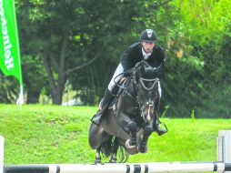 Andrés Berganza monta a 'Quick Step Scappino', durante su recorrido en la prueba libre a 1.40 metros realizada ayer en el Club Hípica. EL INFORMADOR / F. ATILANO