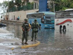 ''Carlos'' ya ha dejado sentir su poder en Acapulco, Guerrero. NTX / A. Covarrubias