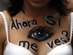 Las personas llegaron desde temprana hora a la Plaza de la República donde se despojaron de sus prendas y algunos pintaron su cuerpo. SUN / J. Reyes