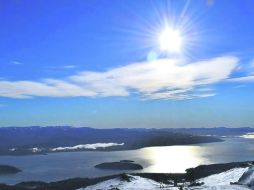 La navegación en el Lago Nahuel Huapi  se puede hacer en cualquier época del año y en verano es ideal por la vegetación que lo rodea. ESPECIAL / Hotel Turol Bariloche