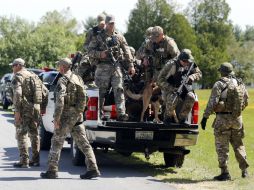 Más de 800 agentes participan en las tareas. AP / ESPECIAL