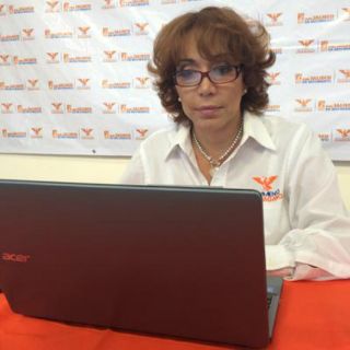 Empoderar a las mujeres, reto de María Elena Limón