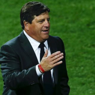Miguel Herrera, sin definir el once para enfrentar a Chile