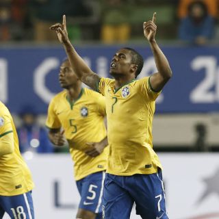 Brasil gana de último minuto a Perú