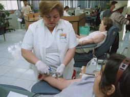 El reto es motivar que cada vez más personas se conviertan en donantes de sangre habituales. EL INFORMADOR / ARCHIVO
