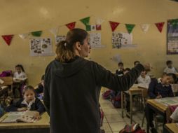 Los docentes deberán registrarse en una página web creada por la SEJ en donde podrán elegir entre cinco sedes para presentar su examen. EL INFORMADOR / ARCHIVO