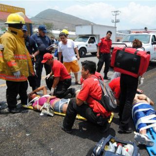 Mueren dos basquetbolistas de la UNAM en accidente carretero