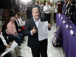El próximo alcalde de Guadalajara, Enrique Alfaro recibió este lunes su constancia de mayoría. EL INFORMADOR / A. Camacho