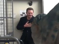 Tras el susto, el actor se mostró de buen humor. YOUTUBE / SA Wardega