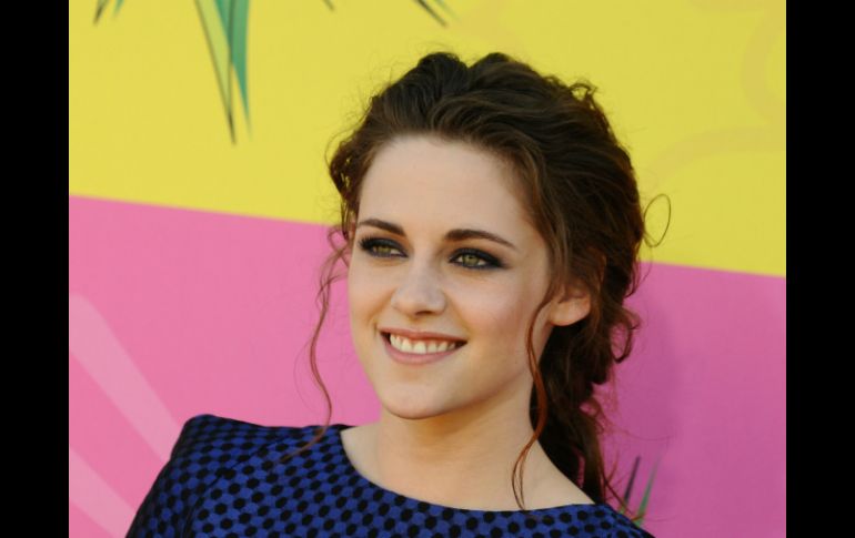 La mamá de Kristen Stewart acepta que su hija ama tanto a hombres como a mujeres. AP / ARCHIVO