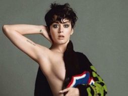 La cantante luce prendas de la colección Otoño-Invierno de Moschino. INSTAGRAM /