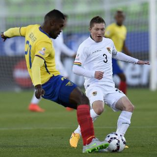 Arturo Mina sería titular contra México