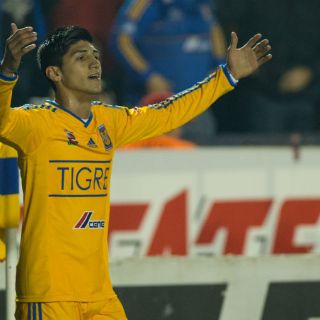 Alan Pulido tiene apertura: Néstor de la Torre