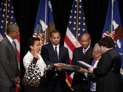 Lynch tomó juramento y se convirtió en la primera mujer de una minoría que asume le dirigencia del Departamento de Estado. AFP / A. Wong