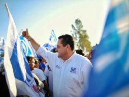 En el spot se insertan presuntas conversaciones entre Carlos Mendoza (foto) y Ernesto Cordero. TWITTER / @cmendozadavis