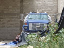 En Tlaquepaque, personal de la Fiscalía logró asegurar un camión cargado con gasolina en la colonia Valle de la Misericordia. ESPECIAL / Policía de Tlaquepaque