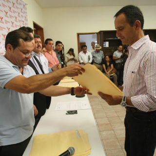 Entregan constancias a alcaldes electos del interior de Jalisco