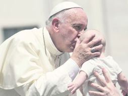 DE CERCA. Jorge Mario, durante la audiencia general, ayer en la Plaza de San Pedro. AP /