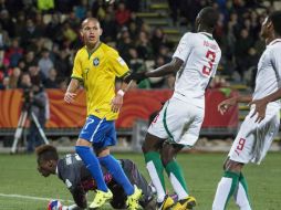 El mediocampista del Atlético Paranaense, Marcos Guilherme, colaboró con dos goles en la victoria 5-0 sobre Senegal. EFE / D. Alexander