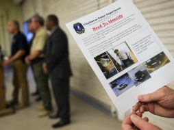 Policiales locales y federales realizan una extensa redada para encontrar a Dylann Roof. AP / D. Goldman