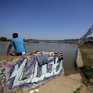 Hungría pretende 'cercar' frontera con Serbia y recibe críticas