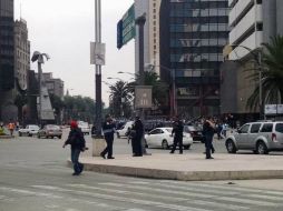 En el transcurso de la manifestación el personal docente fue resguardado por elementos del cuerpo de granaderos. TWITTER / @ApoyoVial