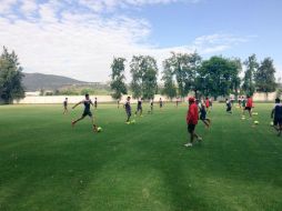 En la cancha, los pupilos de Matosas realizaron futbol en espacio reducido. TWITTER / @atlasfc