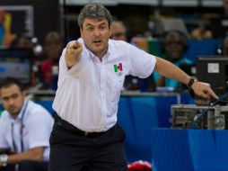 Sergio Valdeolmillos dirigió a la Selección mexicana de basquetbol por última ocasión en el Mundial de Barcelona, en septiembre pasado. MEXSPORT / D. Leah