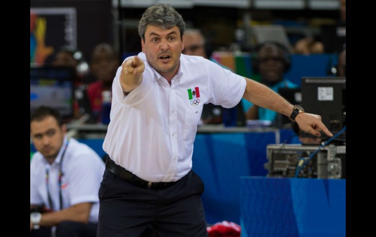 Sergio Valdeolmillos dirigió a la Selección mexicana de basquetbol por última ocasión en el Mundial de Barcelona, en septiembre pasado. MEXSPORT / D. Leah