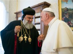 El Papa Francisco y el patriarca siro-ortodoxo de Antioquía y de todo el Oriente, su santidad Mor Ignatius Aphrem II. AFP /