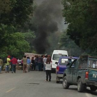 Pobladores queman patrulla en Acultzingo, Veracruz