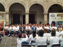Aristóteles Sandoval recibe a los medallistas de la Paralimpiada Nacional 2015 en el Palacio de Gobierno. EL INFORMADOR / J. Robles