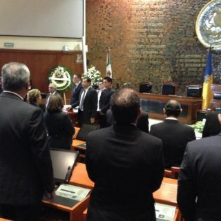 Rinden homenaje en el Congreso a Galván Guerrero