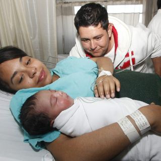 Senador propone licencia constitucional de paternidad