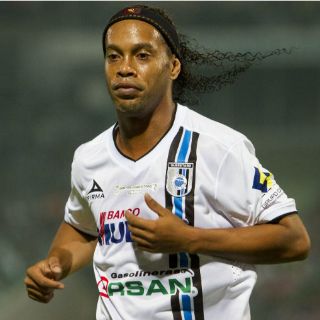 Querétaro oficializa salida de Ronaldinho