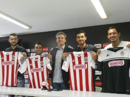 Néstor de la Torre presenta a los cuatro refuerzos de Chivas: Michel Vázquez, Edwin Hernández, Oswaldo Alanís y Rodolfo Cota. EL INFORMADOR / A. Camacho