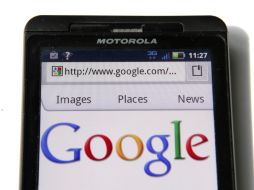 El cambio de política es dirigido a combatir la práctica maliciosa de subir fotografías obscenas. EL INFORMADOR / ARCHIVO