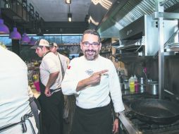 Nico Mejía (foto), hizo magia con su equipo de cocineros para servir a cerca de 40 invitados sus platillos en el momento exacto. EL INFORMADOR / P. Franco
