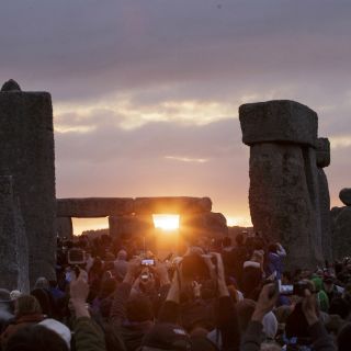 Más de 20 mil personas disfrutan el solsticio de verano en Stonehenge