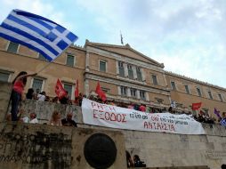 Grecia debe reembolsarle al FMI el 30 de junio más de mil 500 millones de euros. EFE / S. Pantzartzi