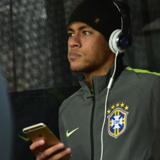 Neymar abandona concentración de Brasil