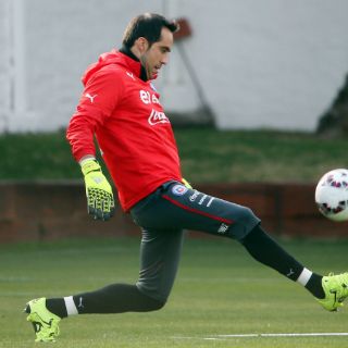 Chilenos acaparan equipo ideal de Copa América