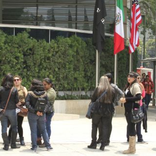 Fans esperan a Backstreet Boys afuera de hotel del DF