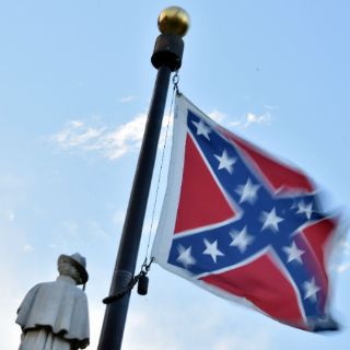 Wal-Mart retira mercancía con bandera confederada