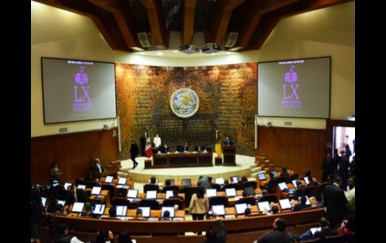 Entre las nuevas reglas destacan algunas como que quedarán prohibidos los bonos y la contratación de seguros de gastos médicos. EL INFORMADOR / ARCIVO