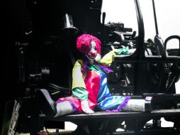 El aterrador muñeco visitó la redacción de El Informador. EL INFORMADOR / M.Castillo