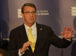 El ministro de Defensa de EU, Ashton Carter, asegura que respetan los compromisos de la OTAN y no buscan una guerra fría. EFE / V. Kalnina