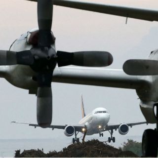 Suben tarifas aéreas en el país, pese a su caída en EU